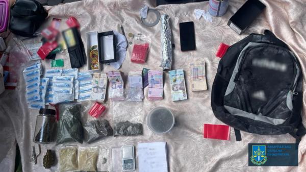  У Мукачеві перед судом постане місцевий житель, який збував метамфетамін і PVP та возив із собою гранату 