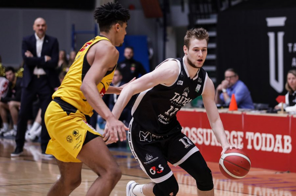 Українці за кордоном: Кравцов, Токовенко, Войналович, Анікієнко, Агафонов Українці за кордоном: Кравцов, Токовенко, Войналович, Анікієнко, Агафонов