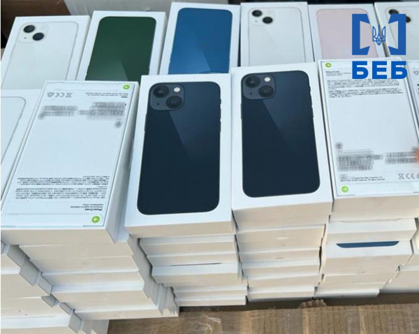  На Закарпатті чоловік у змові з митниками незаконно завіз техніку на 100 млн грн 