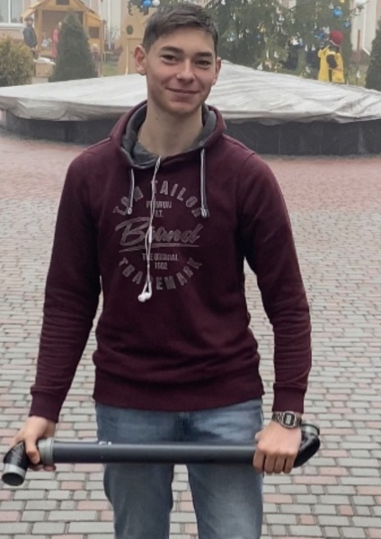 На Вінниччині 15-річний волонтер виготовляє перископи для воїнів на передову
На Вінниччині 15-річний волонтер виготовляє перископи для воїнів на передову