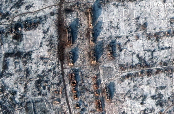 
Тисячі вирв від снарядів у Бахмуті та повністю зруйнований Соледар: супутникові знімки 