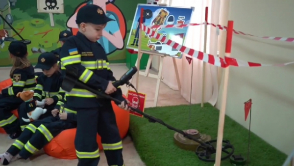Закарпатські рятувальники запрошують дітей до школи безпеки Закарпатські рятувальники запрошують дітей до школи безпеки