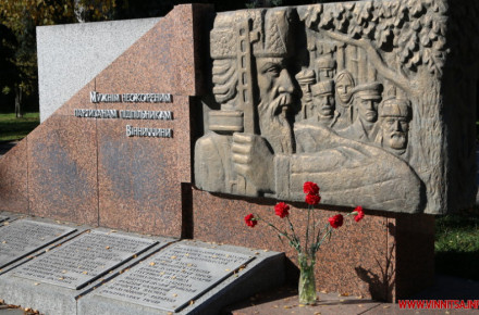 З Європейської площі у центрі Вінниці прибирають радянське минуле. Могили і Меморіал перенесуть на Київську                    
