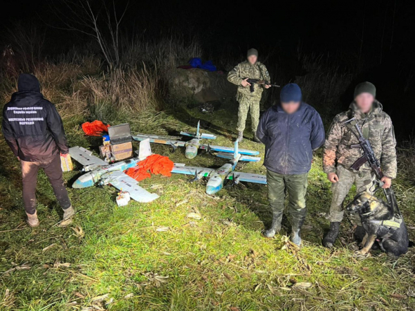 Конфісковані у закарпатських контрабандистів безпілотники передали для захисників