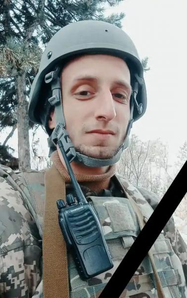  У Перечині навколішки прощалися з полеглим під Бахмутом закарпатцем Михайлом Настичем 