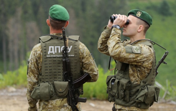 Заборона на виїзд за кордон у відпустку стосується й тих чиновників, хто непридатний служити Заборона на виїзд за кордон у відпустку стосується й тих чиновників, хто непридатний служити