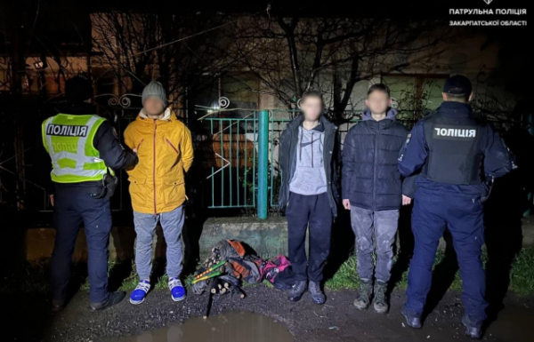 Закарпатець, якого спіймали на крадіжці, "здав" патрульним батька та друга