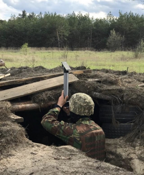 На Вінниччині 15-річний волонтер виготовляє перископи для воїнів на передову
На Вінниччині 15-річний волонтер виготовляє перископи для воїнів на передову