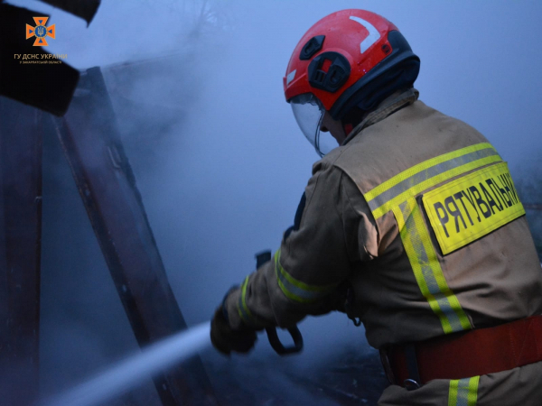 Пожежа в Ужгороді: Горів покинутий гараж поблизу газопроводу