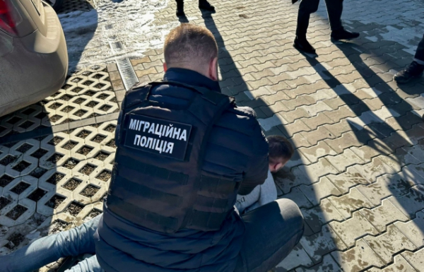 На Закарпатті затримали зловмисників, які спробували заробити на "ухилянтах" $50 000 (ФОТО, ВІДЕО)