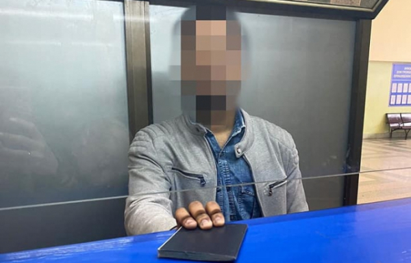 Нігерієць хотів виїхати через КПП "Чоп" за підробленим паспортом (ФОТО)