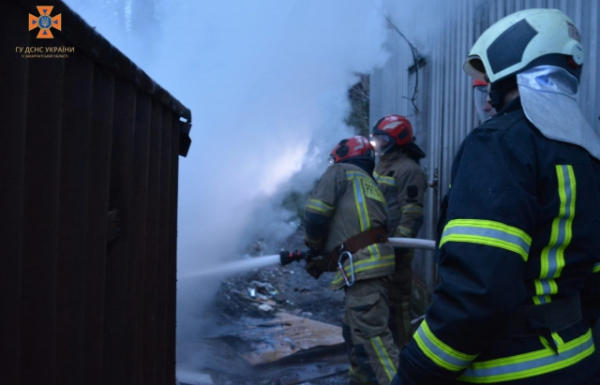 Пожежа в Ужгороді: Горів покинутий гараж поблизу газопроводу
