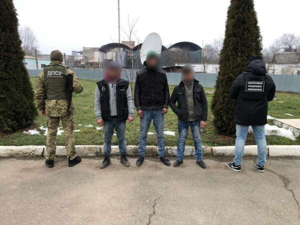  Одних затримали за 350 метрів інших за 700 до кордону: на Закарпатті виявили чергову групу призовників 