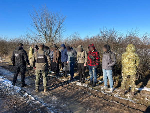 На Закарпатті затримали зловмисників, які спробували заробити на "ухилянтах" $50 000 (ФОТО, ВІДЕО)