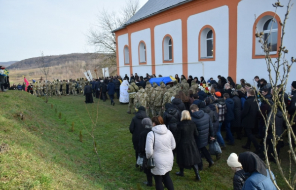 Закарпаття провело в останню дорогу полеглого Героя Руслана Гребенюка (ФОТО)