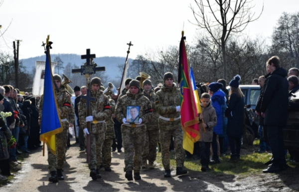 Закарпаття провело в останню дорогу полеглого Героя Руслана Гребенюка (ФОТО)