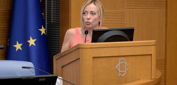 
Мелоні незадоволена, що Макрон не покликав її на зустріч із Зеленським у Парижі 