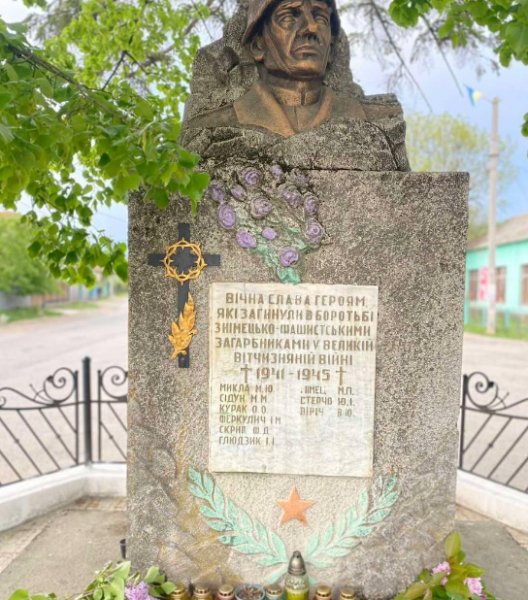 У Середнянській громаді на Ужгородщині залишилось кілька радянських пам'ятників (ФОТО)