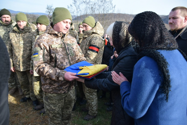 Закарпаття провело в останню дорогу полеглого Героя Руслана Гребенюка (ФОТО)