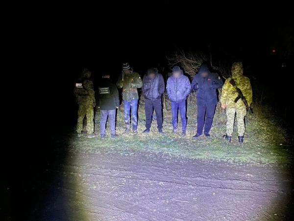  Одних затримали за 350 метрів інших за 700 до кордону: на Закарпатті виявили чергову групу призовників 