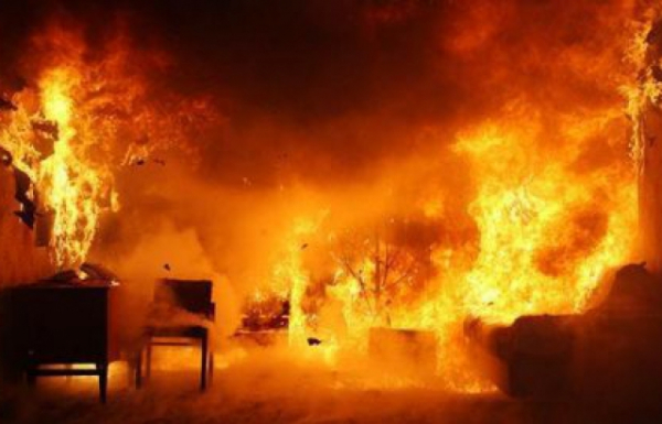 В Ужгороді горіла квартира: Пожежу приборкували три бригади вогнеборців