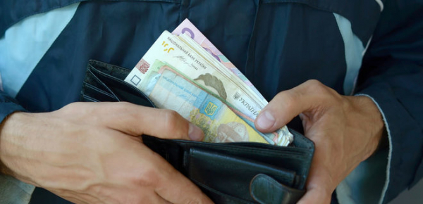 
Зарплати українців у 2022 році впали на 600 грн — офіційні дані Пенсійного фонду 