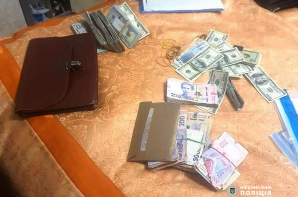 На Вінниччині викрили схему уникнення від призову. Організаторами оборудок виявились: лікар, вчитель та айтішнік
На Вінниччині викрили схему уникнення від призову. Організаторами оборудок виявились: лікар, вчитель та айтішнік