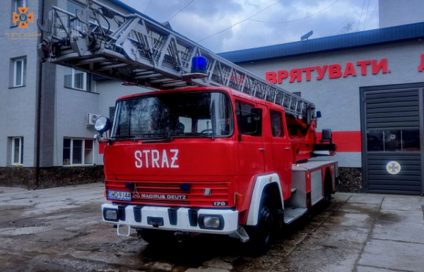 Словацькі волонтери подарували автодрабину для рятувальників Закарпаття (ФОТО0