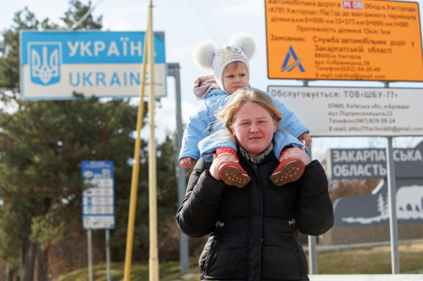 Фото дня: Сотні тисяч біженців на кордоні в перші тижні російського вторгнення