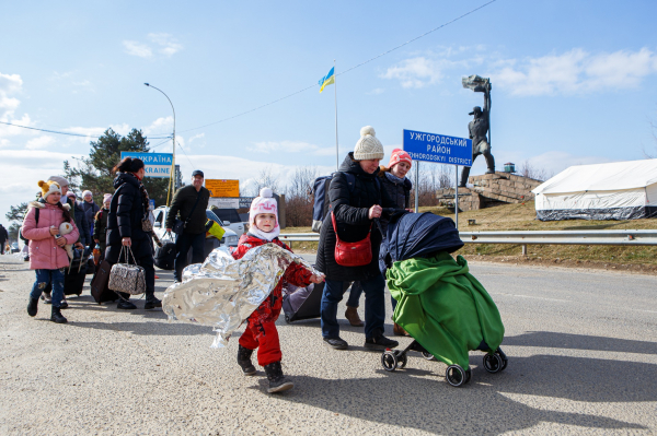 Фото дня: Сотні тисяч біженців на кордоні в перші тижні російського вторгнення