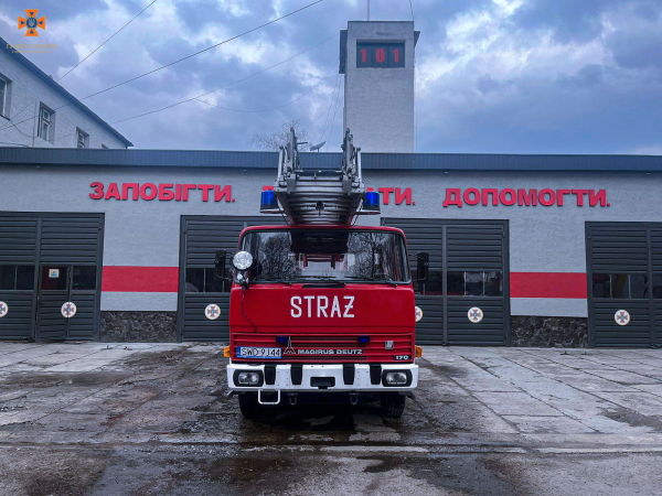 Словацькі волонтери подарували автодрабину для рятувальників Закарпаття (ФОТО0