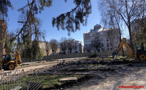 У центрі Вінниці почали «копати» біля вежі. Фото                     
