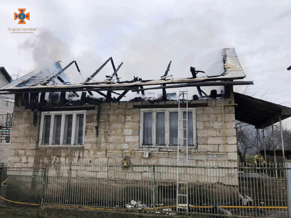  Залишилися без даху над головою: у Тячівському районі горів житловий будинок 