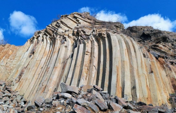 Ратуша, базальтові стовпи, старовинна печера: тревел-блогери приїхали у Мукачево (ВІДЕО)
