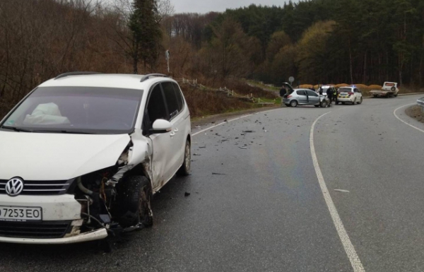 ДТП поблизу Виноградова: Внаслідок зіткнення двох автівок постраждала жінка (ФОТО)