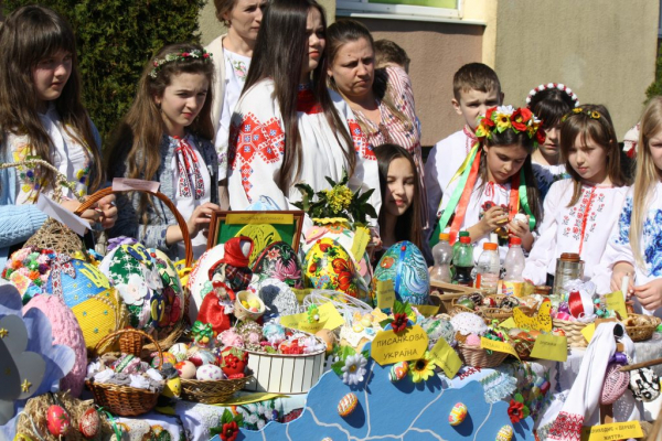 На Закарпатті пройшов Великодній фестиваль "Воскресни писанко" (ФОТО)