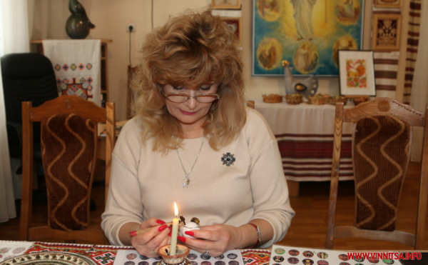 Грицики, бузина і цибуля: майстриня з Вінниччини створює яскраві писанки із природних матеріалів
Грицики, бузина і цибуля: майстриня з Вінниччини створює яскраві писанки із природних матеріалів