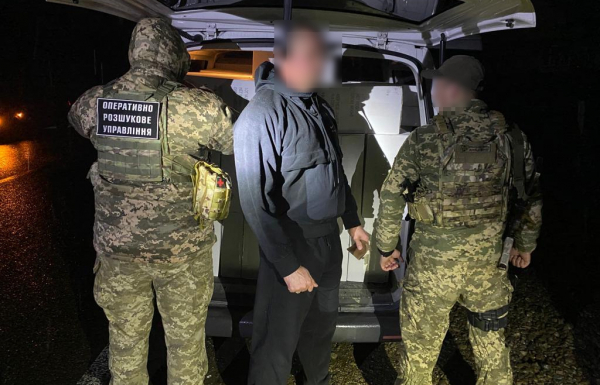 На Тячівщині затримали мікроавтобус, напакований цигарками на майже мільйон (ФОТО, ВІДЕО)