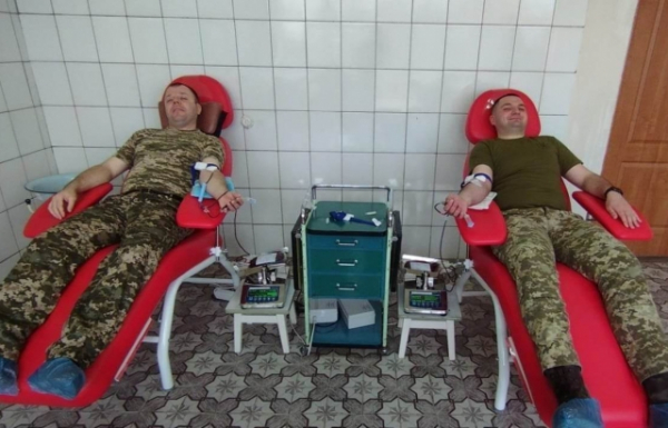 Закарпатські прикордонники стали донорами для свої побратимів