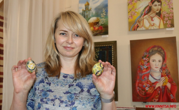 Грицики, бузина і цибуля: майстриня з Вінниччини створює яскраві писанки із природних матеріалів
Грицики, бузина і цибуля: майстриня з Вінниччини створює яскраві писанки із природних матеріалів