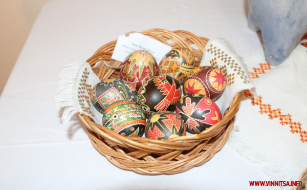 Грицики, бузина і цибуля: майстриня з Вінниччини створює яскраві писанки із природних матеріалів
Грицики, бузина і цибуля: майстриня з Вінниччини створює яскраві писанки із природних матеріалів