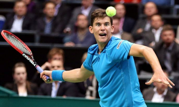 Домінік Тім здобув довгоочікувану перемогу та вийшов у друге коло турніру в Ешторілі