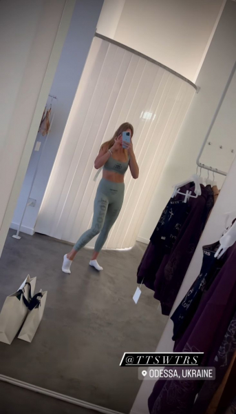 Ястремська купила обновки в Одесі та показала їх прихильникам. Фото