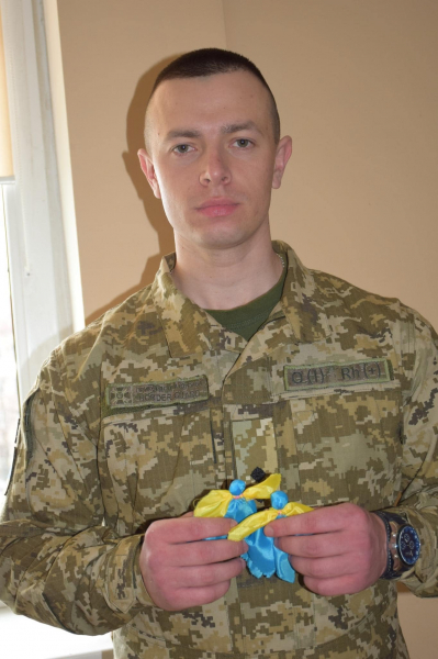 Мукачівські пластуни виготовили обереги для українських захисників (ФОТО)
