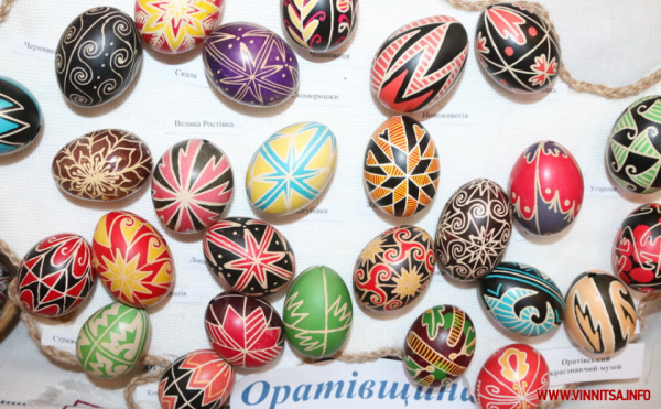 Грицики, бузина і цибуля: майстриня з Вінниччини створює яскраві писанки із природних матеріалів
Грицики, бузина і цибуля: майстриня з Вінниччини створює яскраві писанки із природних матеріалів