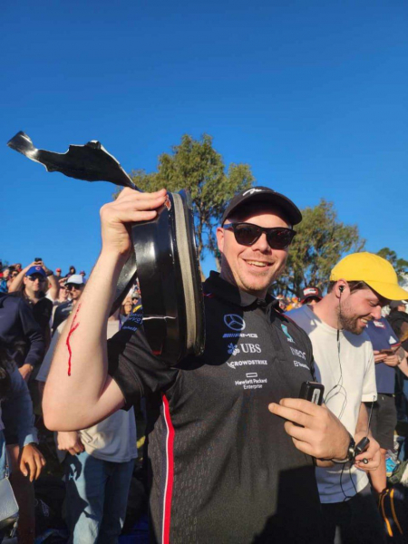 ФОТО. Один із уболівальників Формули-1 отримав поранення уламком боліда Магнуссена