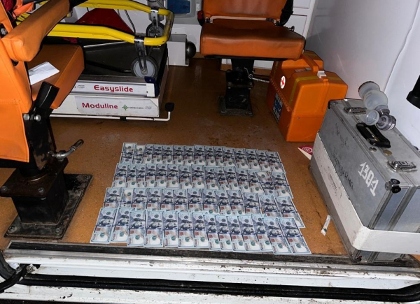 Двоє закарпатців за $3 тис організовували трансфер "швидкою" до кордону Двоє закарпатців за $3 тис організовували трансфер "швидкою" до кордону