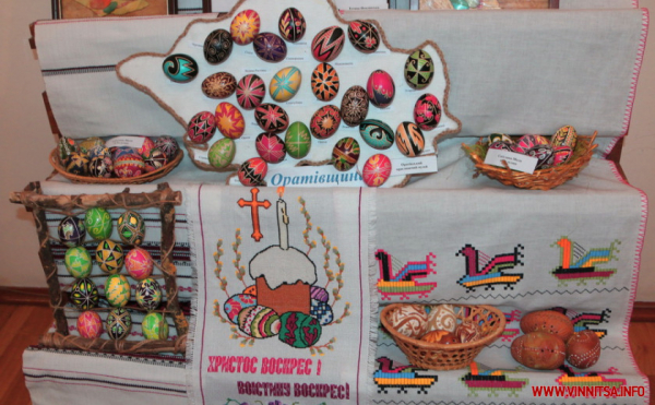 Грицики, бузина і цибуля: майстриня з Вінниччини створює яскраві писанки із природних матеріалів
Грицики, бузина і цибуля: майстриня з Вінниччини створює яскраві писанки із природних матеріалів