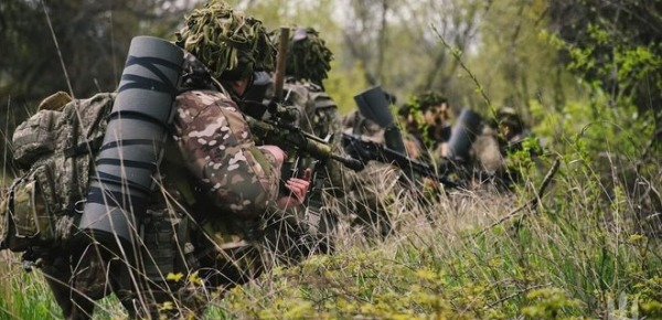 
Генштаб: Ідуть важкі бої за Бахмут, атаки окупантів біля Мар'їнки відбиті – карта 