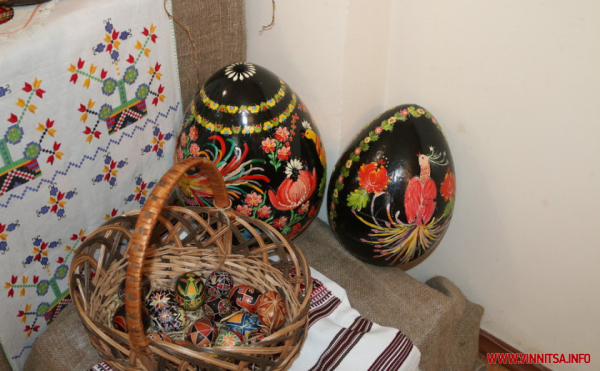Грицики, бузина і цибуля: майстриня з Вінниччини створює яскраві писанки із природних матеріалів
Грицики, бузина і цибуля: майстриня з Вінниччини створює яскраві писанки із природних матеріалів
